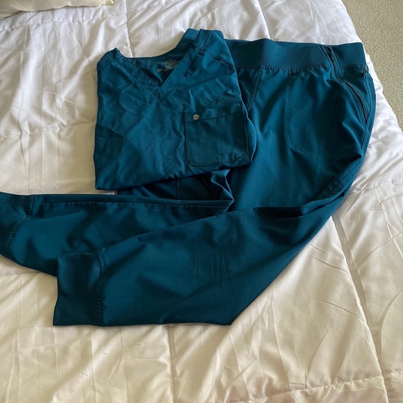 Infinity scrub set joggers- Caribbean blue - Picture 1 of 2